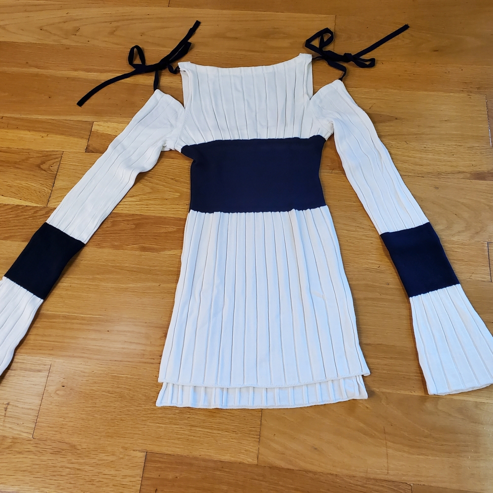 EUDON CHOI LONDON SALE Cold-Shoulder Sweater in White and Navy Blue NWT $745